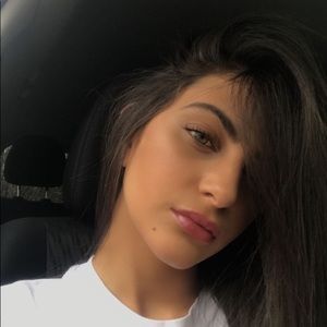 Meet your Posher, Daniela